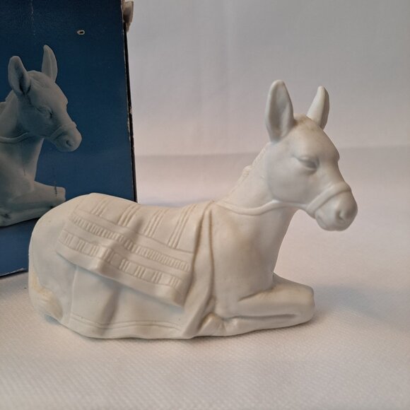 Avon Nativity Collectibles Donkey White Bisque Porcelain Figurine Vintag… - Picture 6 of 12
